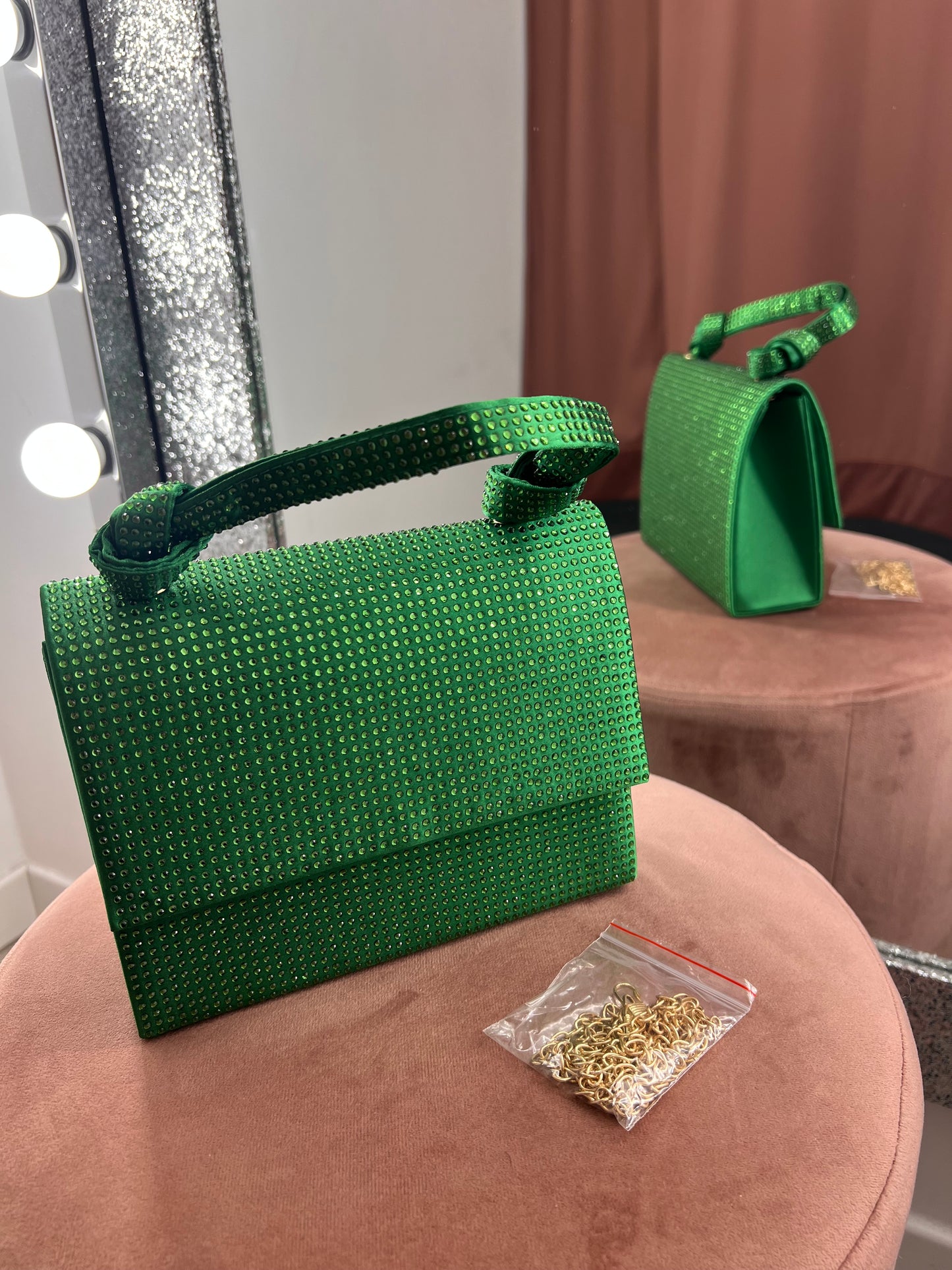 Mini bag brillantinata con tracolla in oro